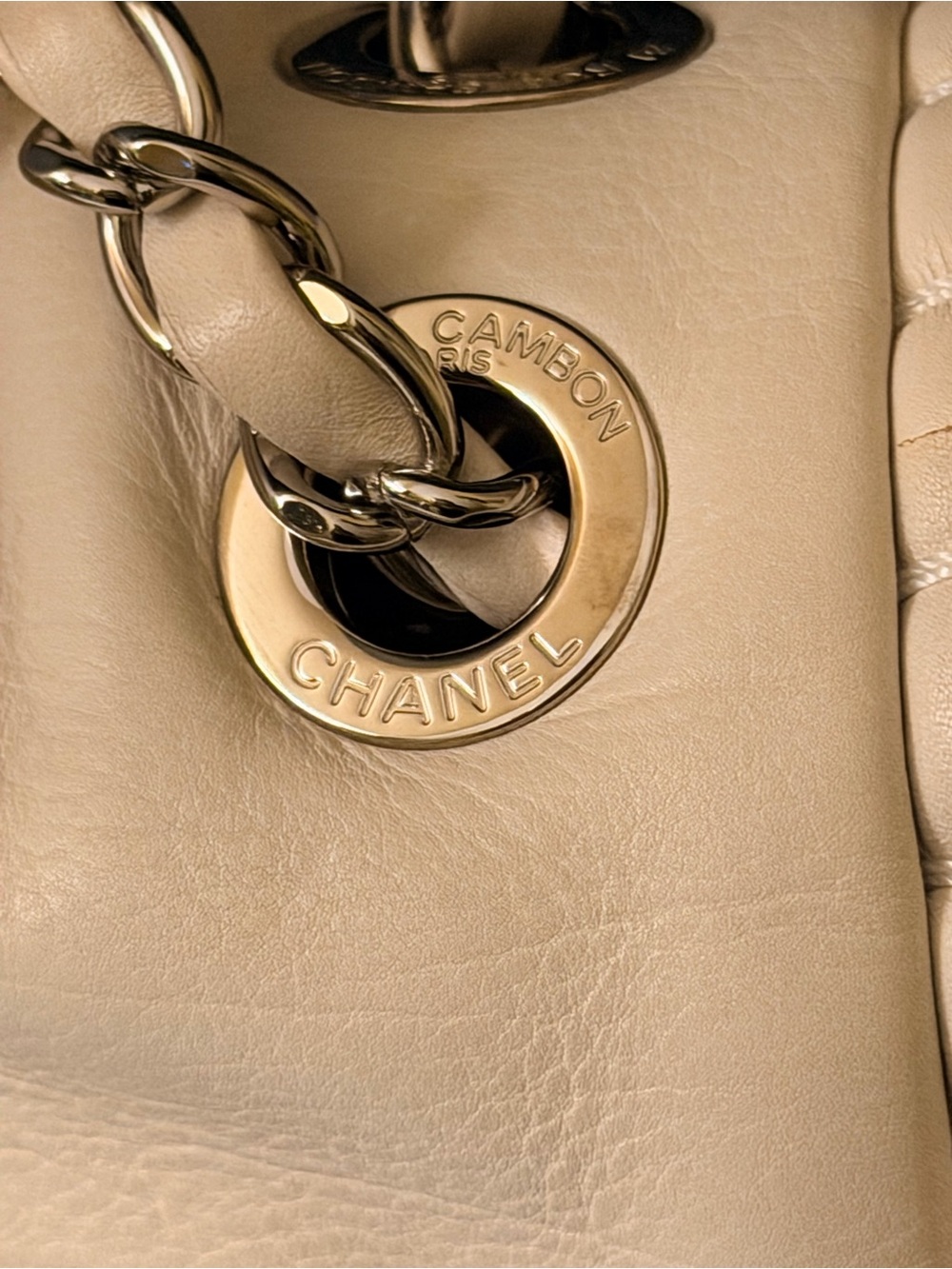 CHANEL Cream Quilted Lambskin Shoulder Bag with silver-tone Chain - Picture 4 of 17